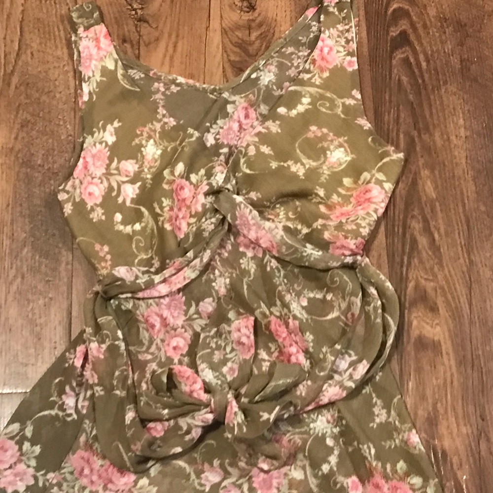 Pretty floral top XS silky Olive Green Floral Tie-Front Dress with Pink Roses